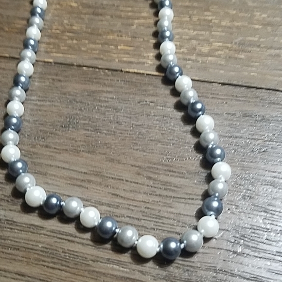 Jewelry - Tri colored silver akoya pearl necklace